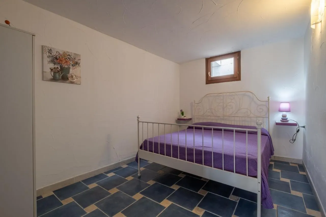 Casa vacanze Oleandri Rossi Villa Tanaunella