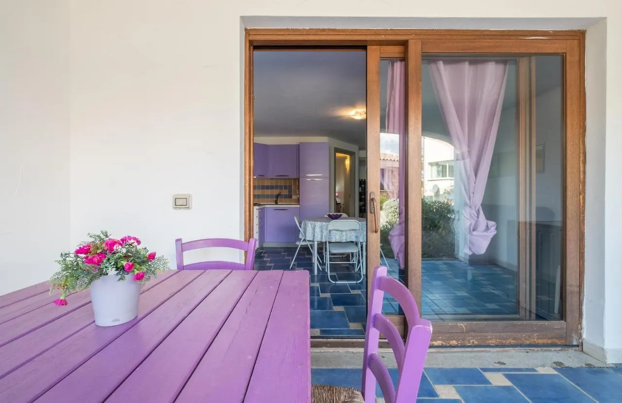 Oleandri Rossi Villa Tanaunella 0*,  Italia