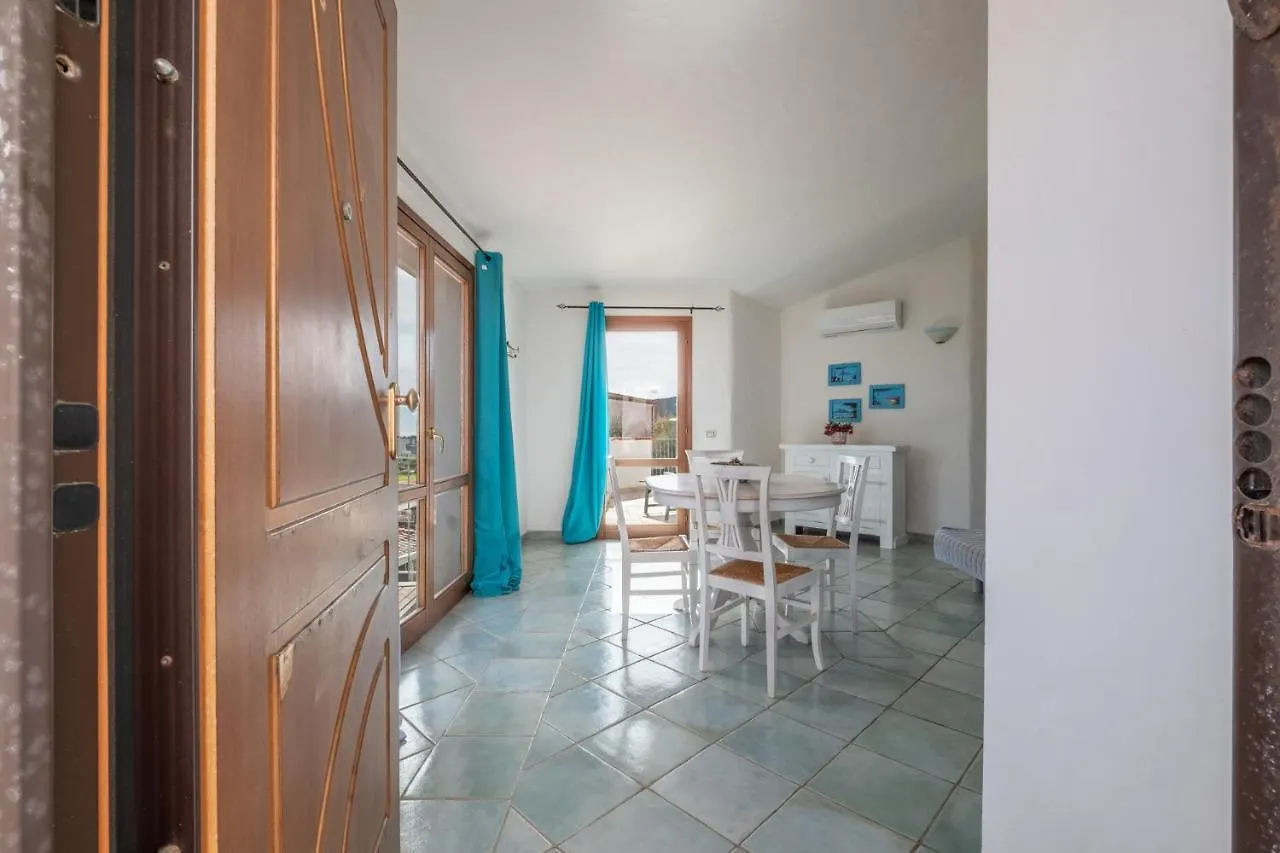 Casa vacanze Oleandri Rossi Villa Tanaunella Italia