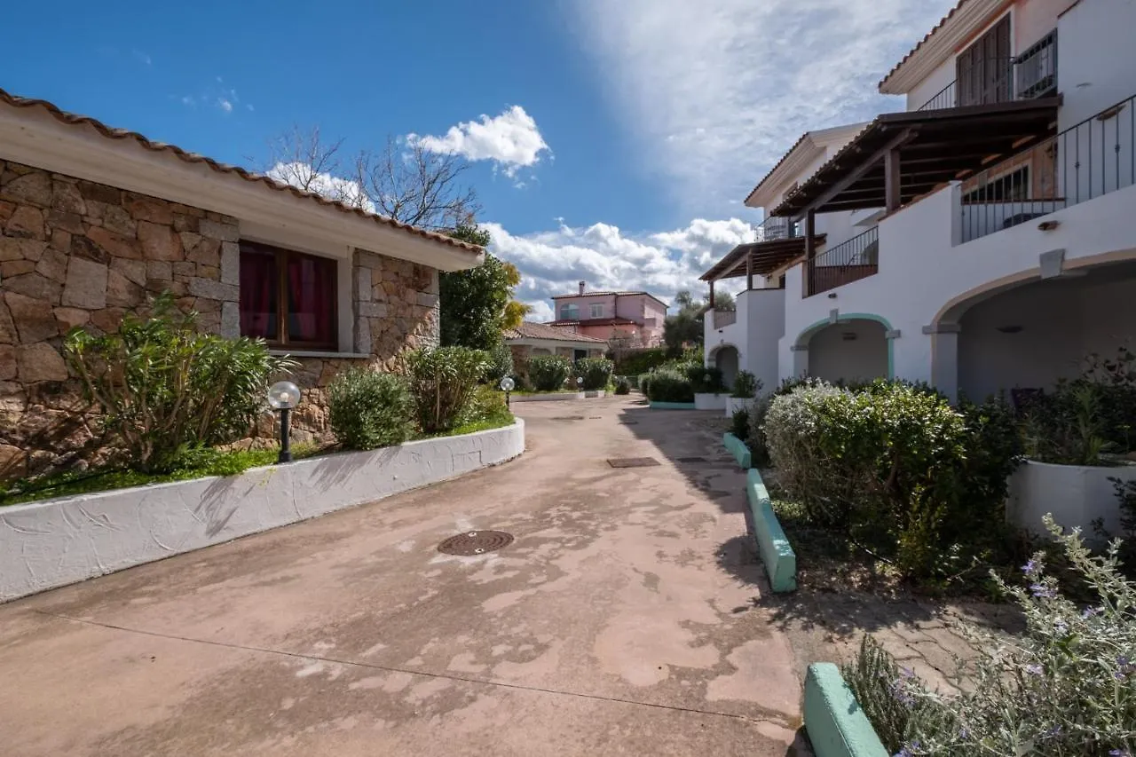 Holiday home Oleandri Rossi Villa Tanaunella Italy