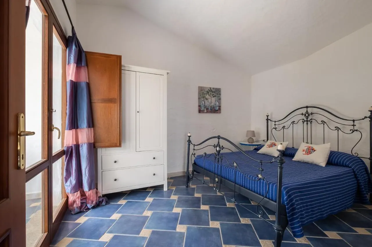 Holiday home Oleandri Rossi Villa Tanaunella Italy